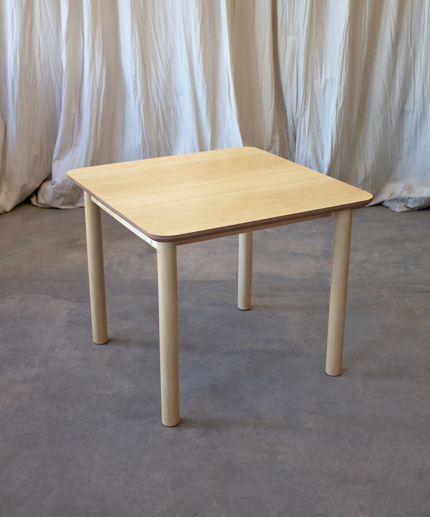 Mesa NINA / 2 en stock